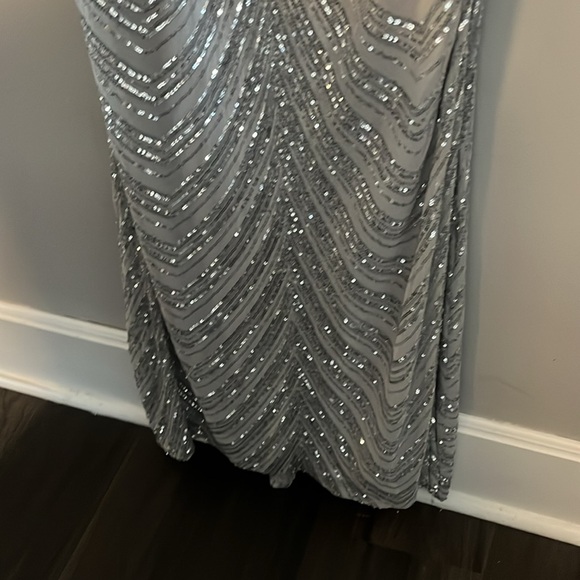 Silver sequins gown - Picture 6 of 13